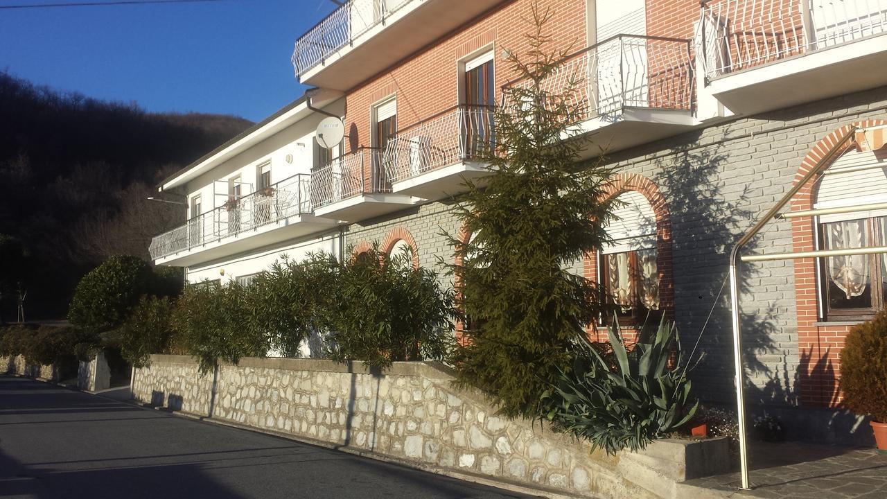 Albergo Al Sole Ad Aquila Di Arroscia Im A Trenta Chilometri Dal Mare Onzo Exterior photo
