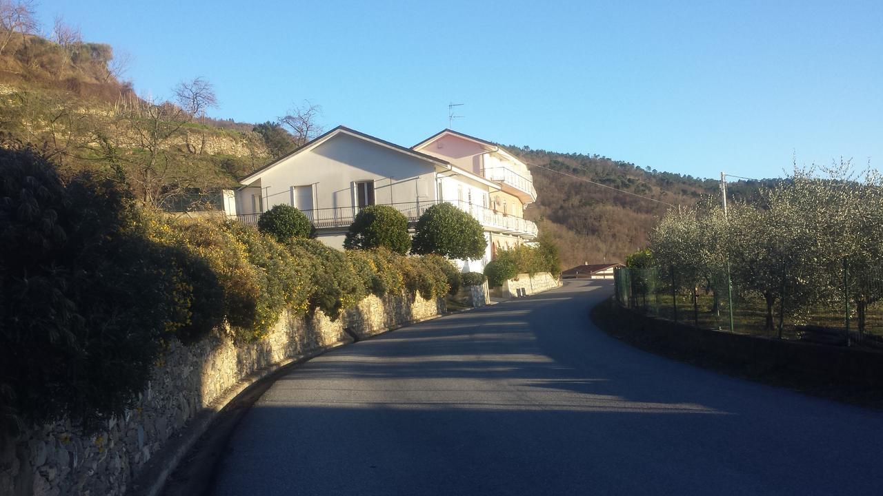 Albergo Al Sole Ad Aquila Di Arroscia Im A Trenta Chilometri Dal Mare Onzo Exterior photo