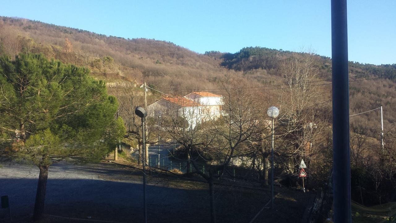 Albergo Al Sole Ad Aquila Di Arroscia Im A Trenta Chilometri Dal Mare Onzo Exterior photo