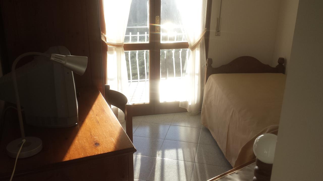 Albergo Al Sole Ad Aquila Di Arroscia Im A Trenta Chilometri Dal Mare Onzo Exterior photo